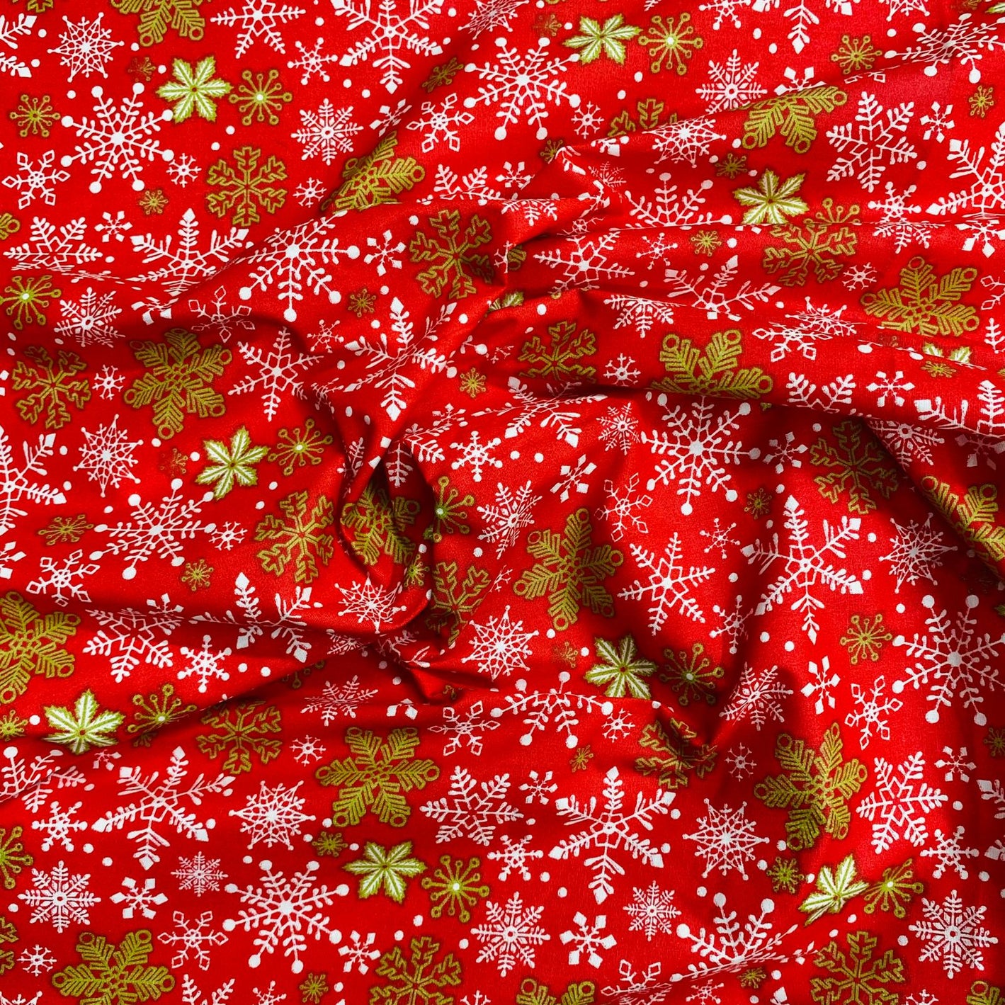 3 Metres Super Soft Christmas Print Poplin Cotton - 45" Wide (Stars Red)