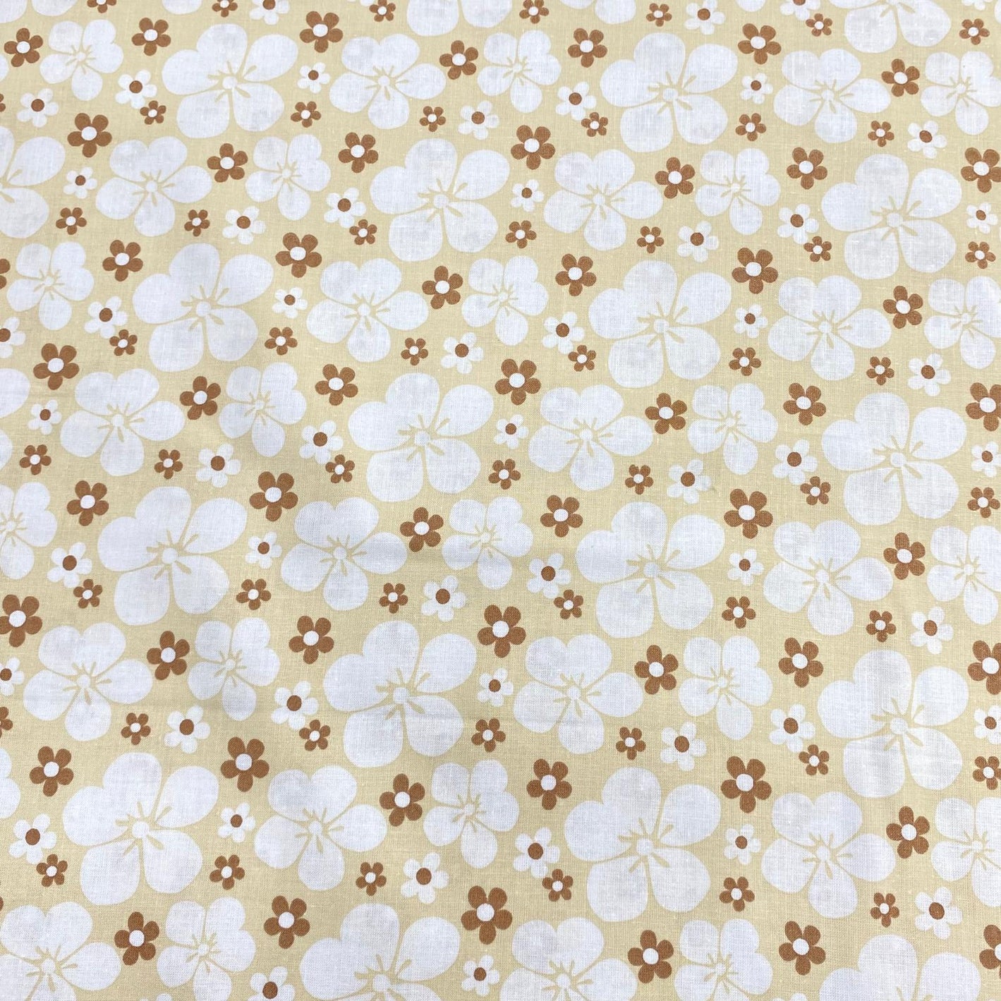 Pound A Metre Per Metre Per Metre Beautiful Digitally Printed 100% Cotton- 45" Wide (Beige Big Flower)