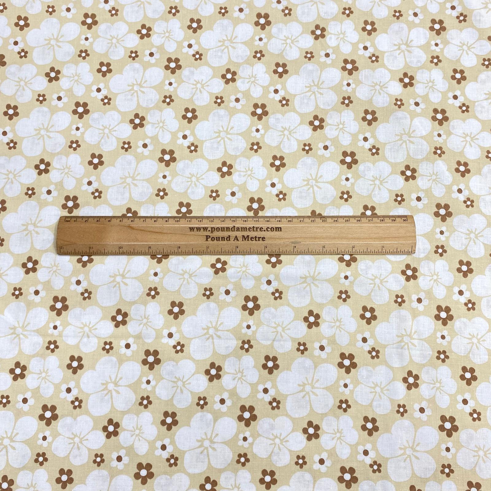 Pound A Metre Per Metre Per Metre Beautiful Digitally Printed 100% Cotton- 45" Wide (Beige Big Flower)