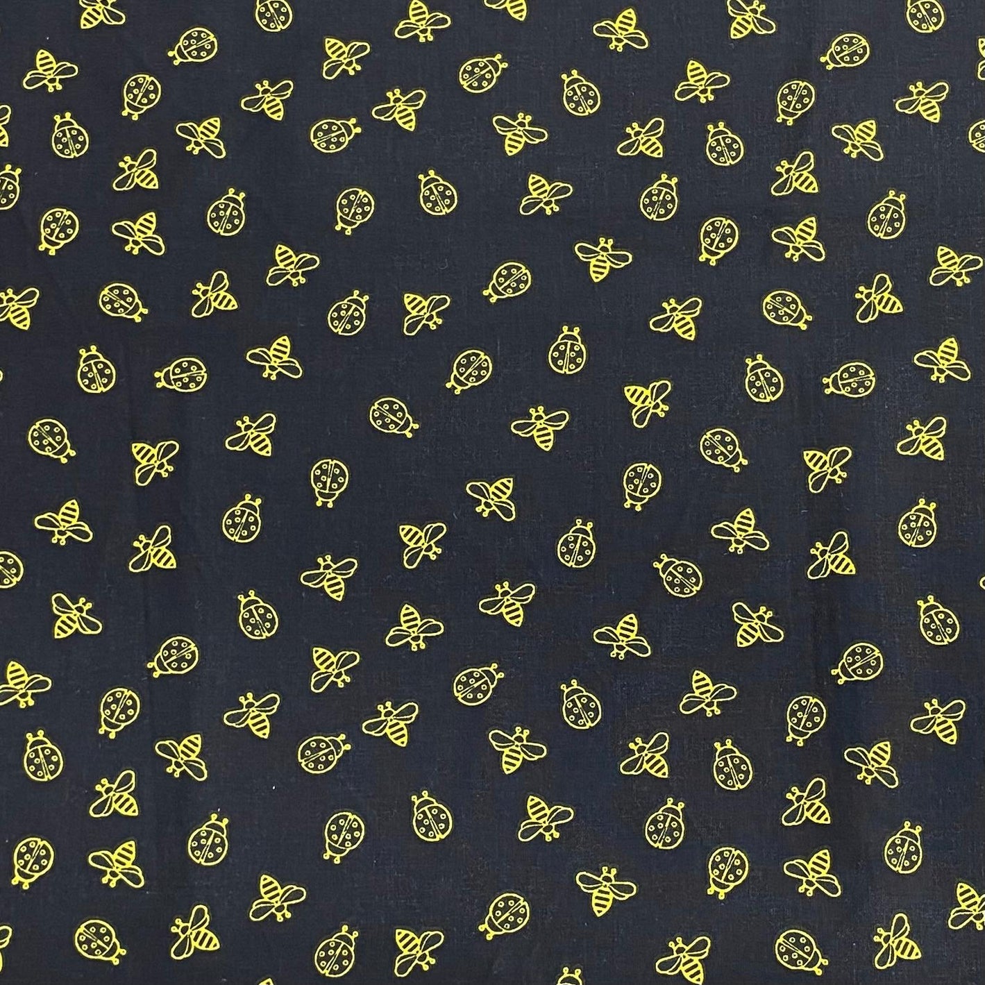 Pound A Metre Per Metre Per Metre Beautiful Digitally Printed 100% Cotton- 45" Wide (Black Bees)