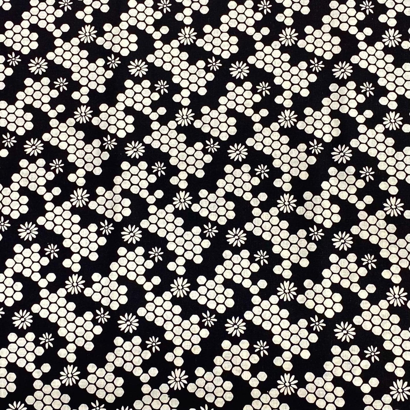 Pound A Metre Per Metre Per Metre Beautiful Digitally Printed 100% Cotton- 45" Wide (Black & White)