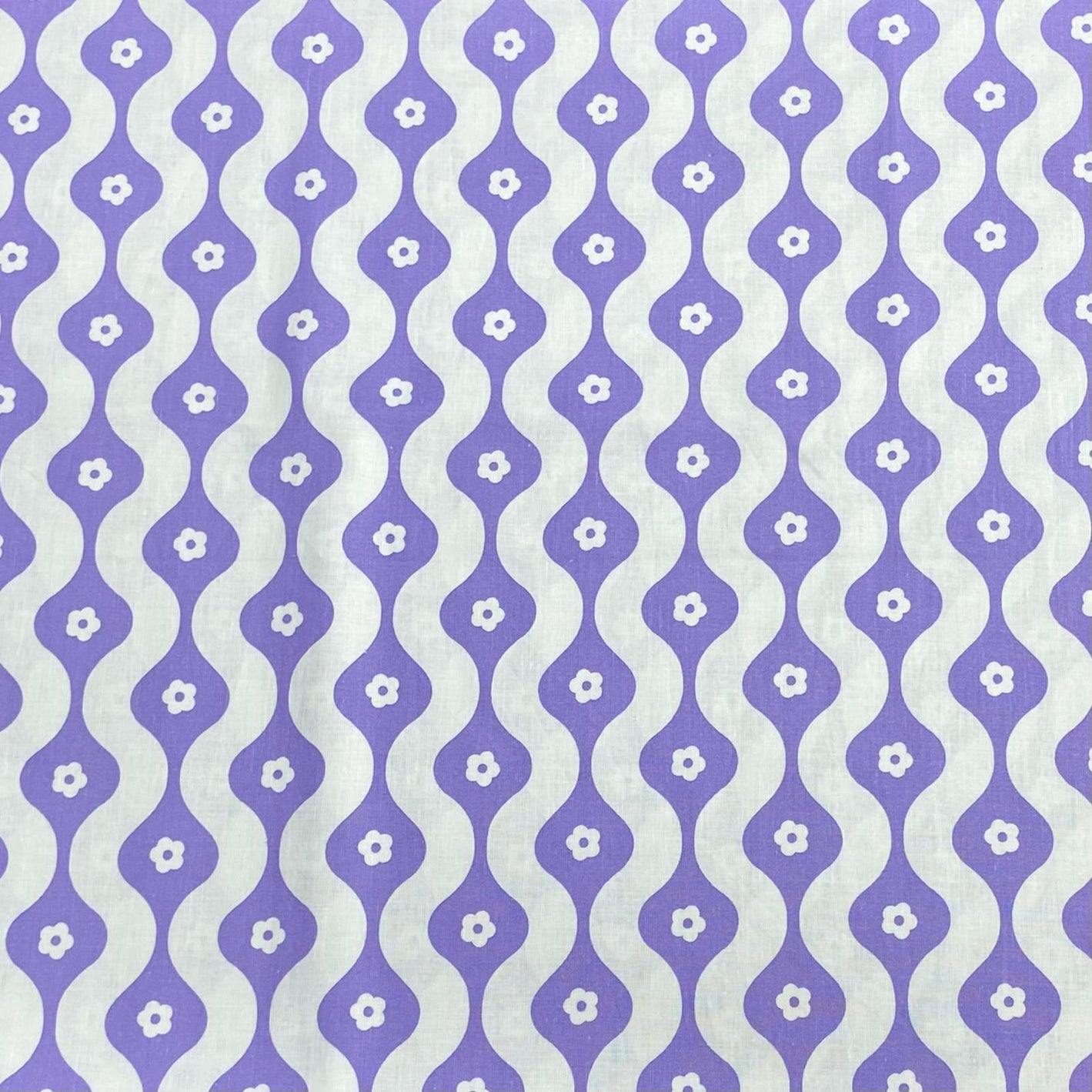 Pound A Metre Per Metre Per Metre Beautiful Digitally Printed 100% Cotton- 45" Wide (Purple & White Flower)